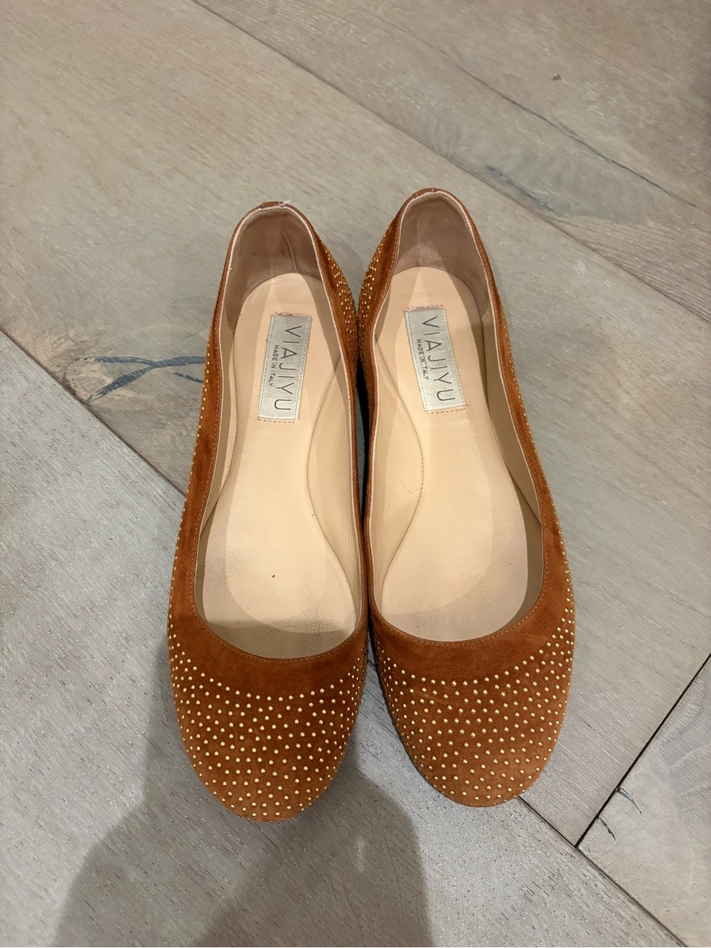 Viajiyu studded flats